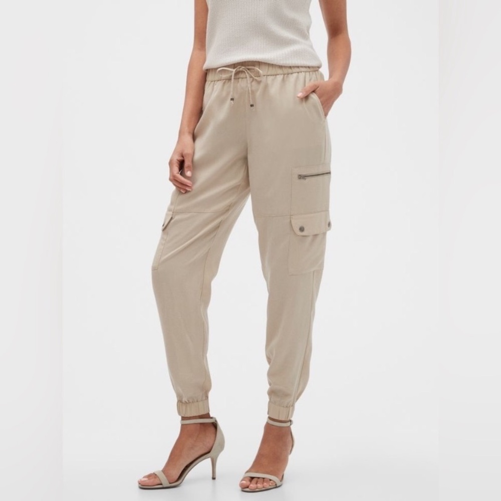 Banana Republic Tencel Cargo Pants, color: Sand size XS.